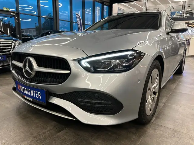 Mercedes-Benz C view 4