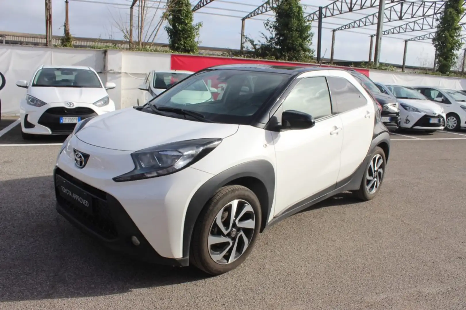 Toyota Aygo X 1.0 VVT-i 72 CV 5 porte Trend Blanc - 1