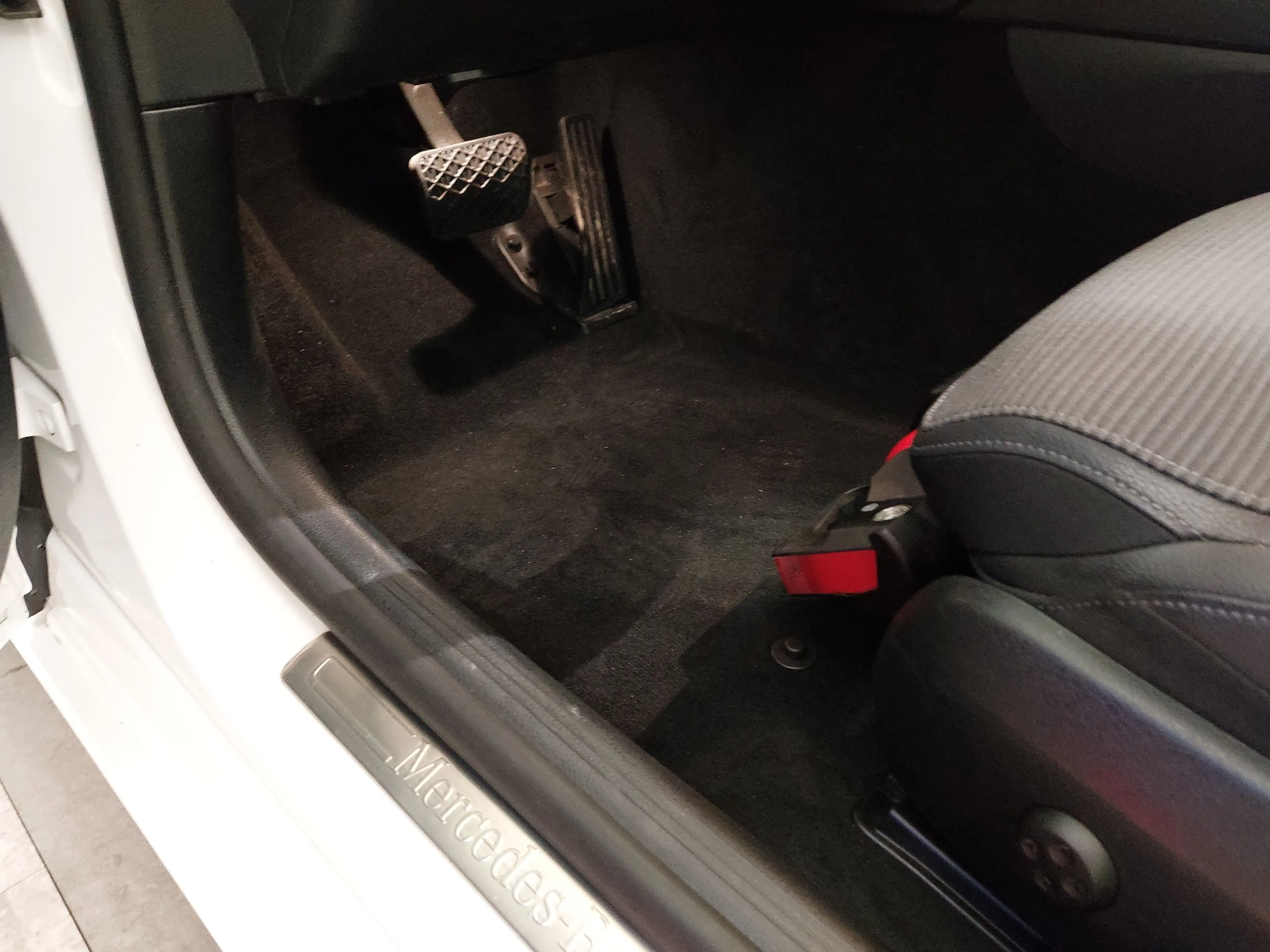 Mercedes-Benz C 220 MB C 220 T d 4M Avantgarde Night T-Leder Navi LED — photo 7