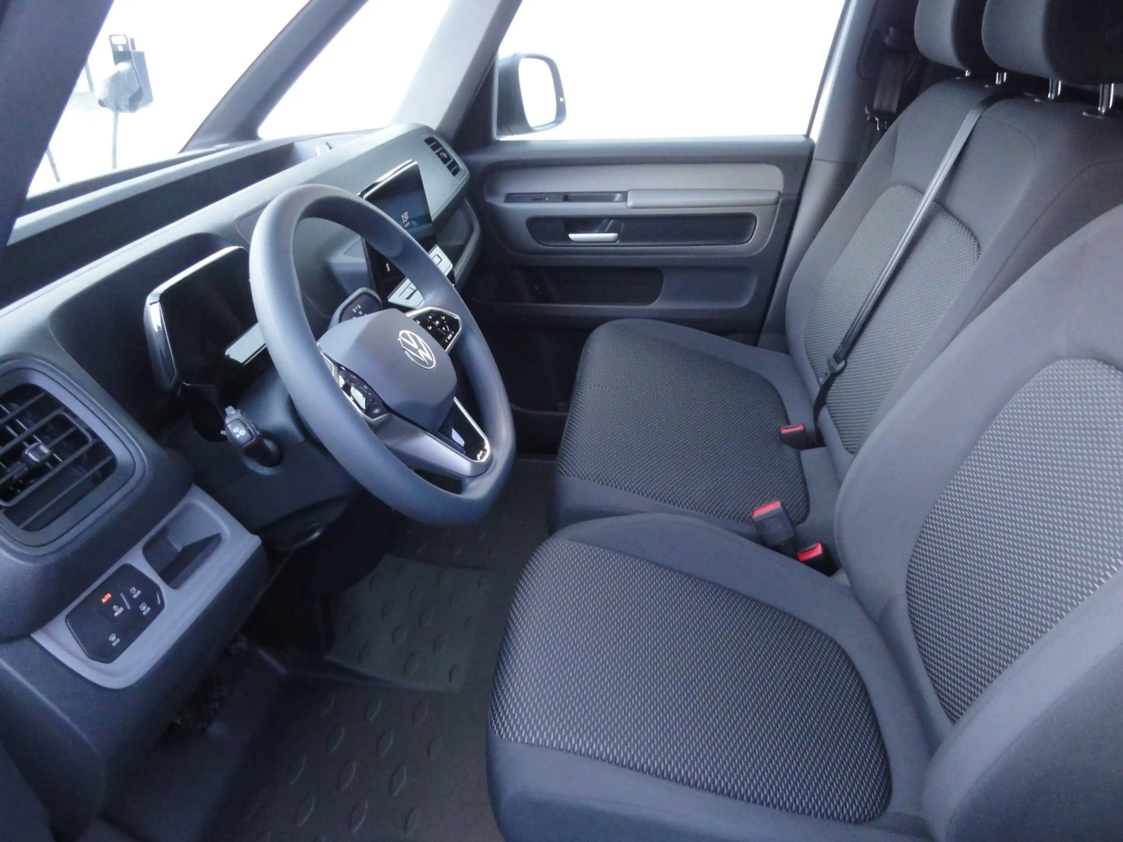 Volkswagen ID. Buzz Cargo 150 kW — photo 5