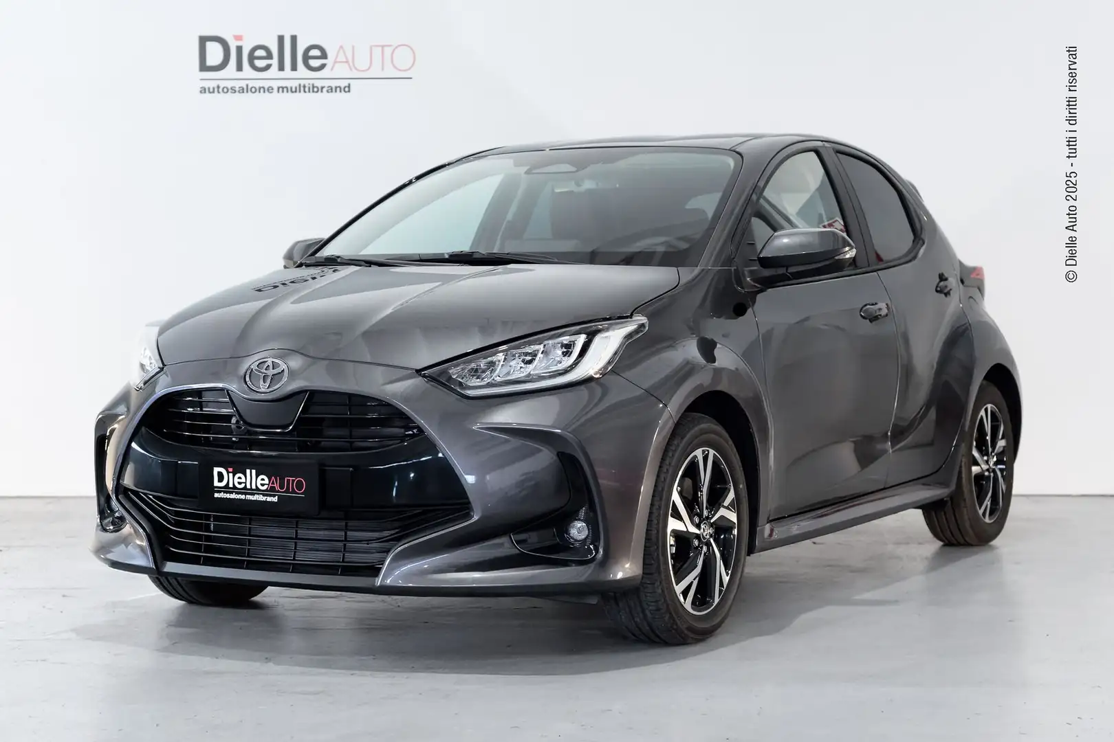 Toyota Yaris 1.5 Hybrid 5 porte Trend Grigio - 1
