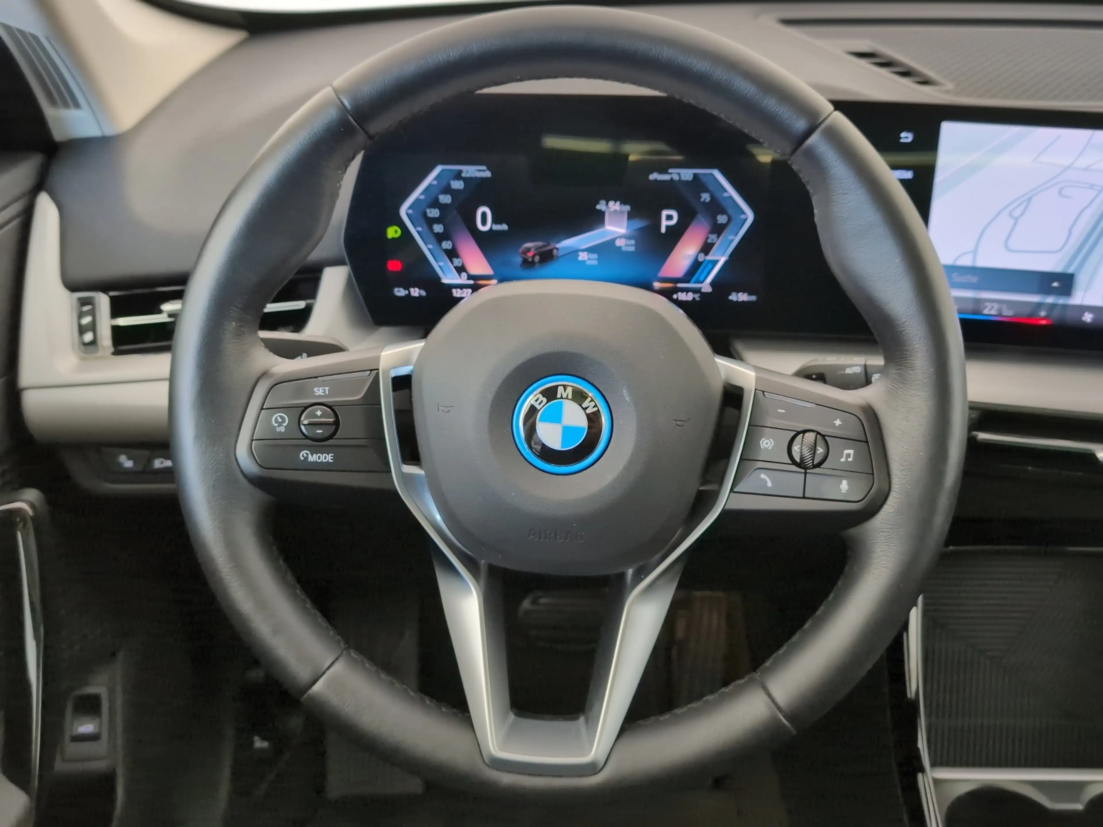 BMW iX1 eDrive20 Navi/LED/AHK/RFK/Pano/ACC/DAB — photo 6