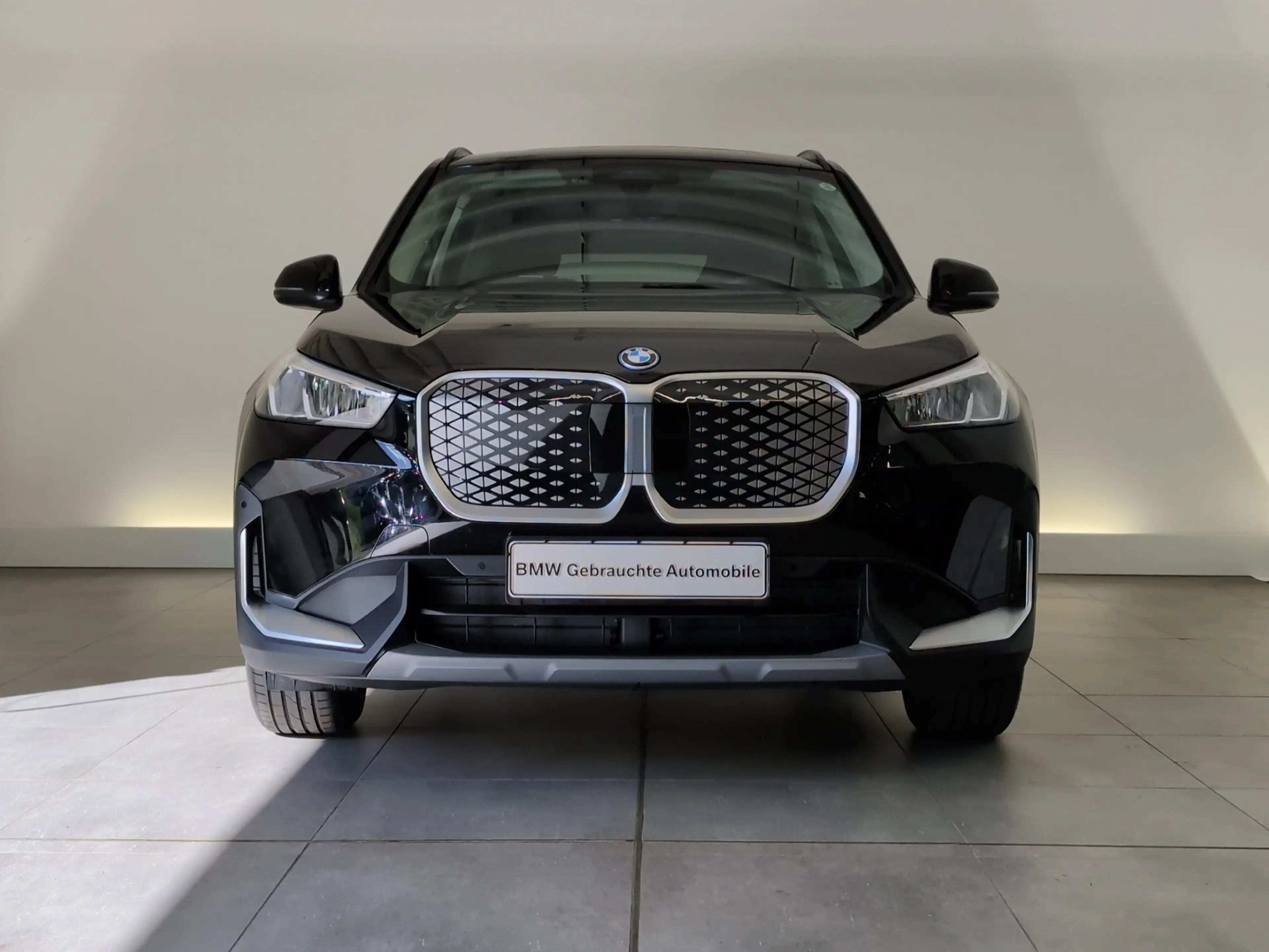 BMW iX1 eDrive20 Navi/LED/AHK/RFK/Pano/ACC/DAB — photo 3