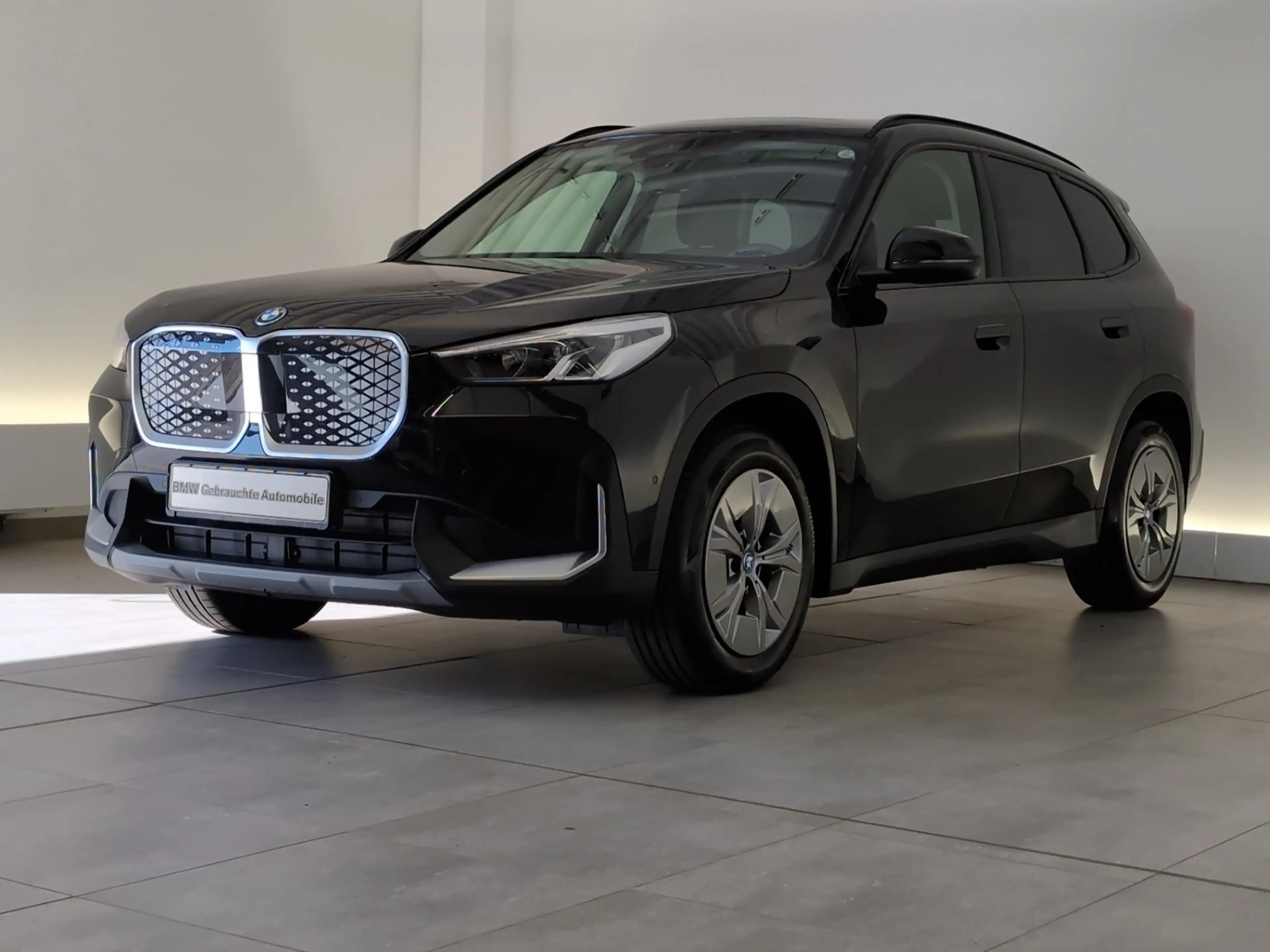 BMW iX1 eDrive20 Navi/LED/AHK/RFK/Pano/ACC/DAB — photo 2