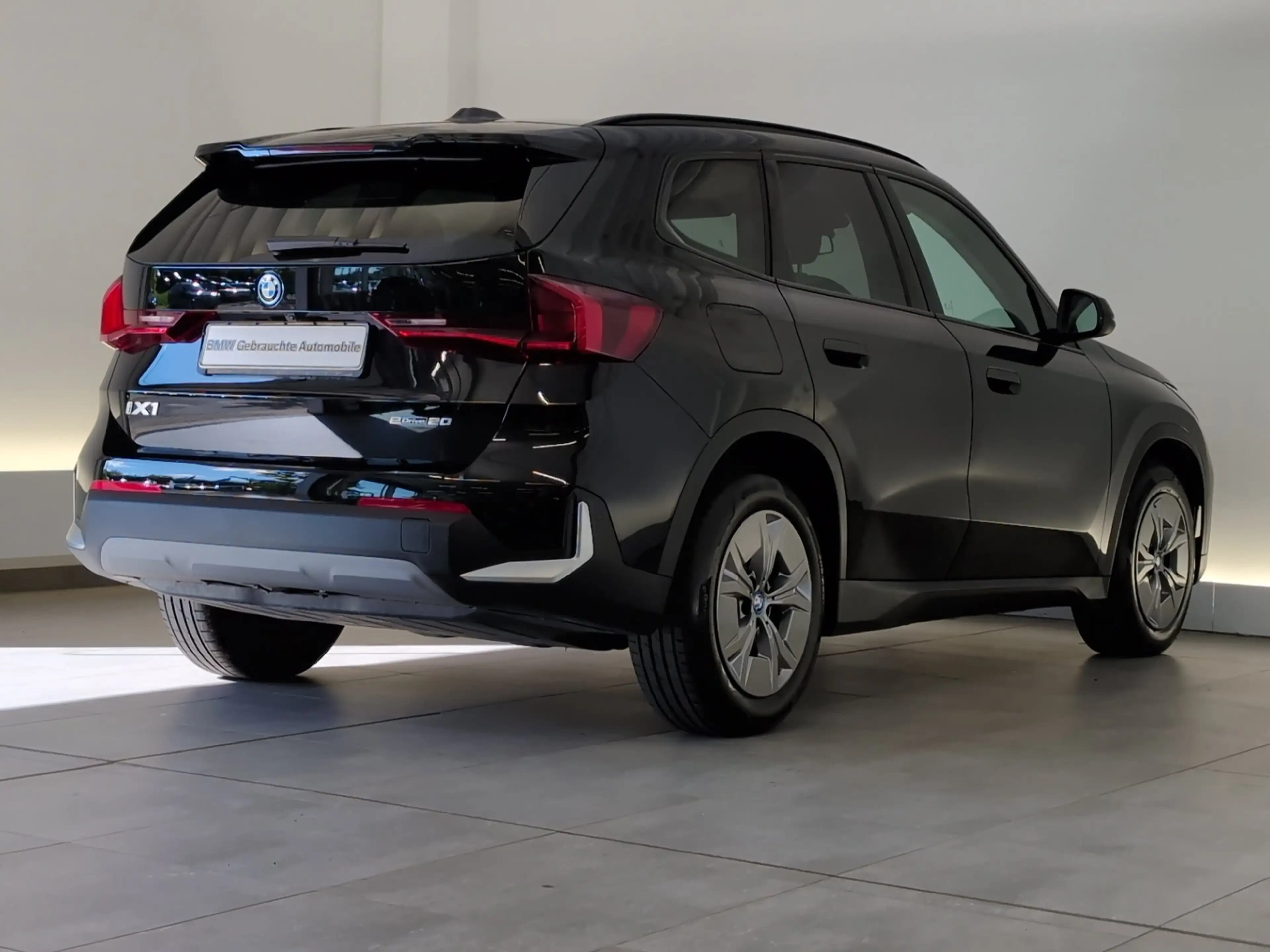BMW iX1 eDrive20 Navi/LED/AHK/RFK/Pano/ACC/DAB — photo 9