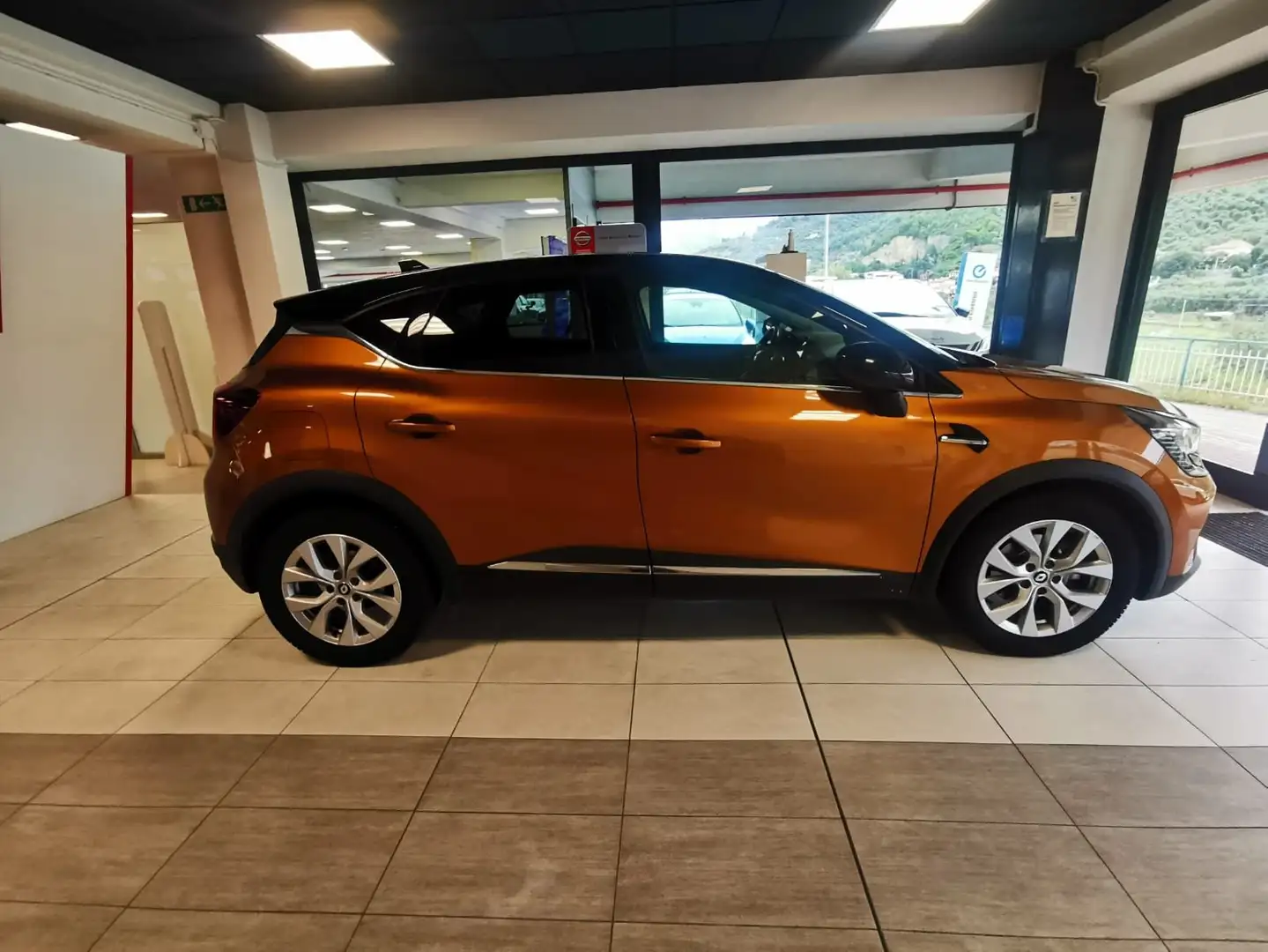Renault Captur Captur 1.6 E-Tech hybrid Zen 145cv auto Arancione - 2