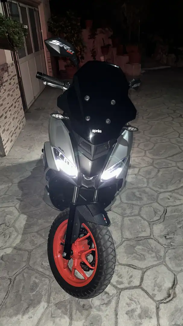 Aprilia SR GT 125 SPORT - 1