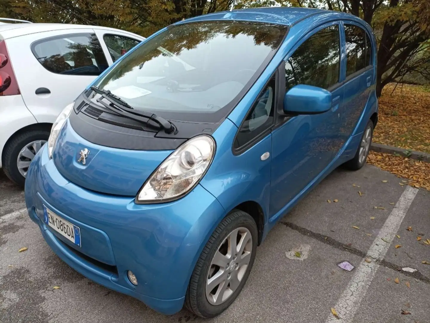Peugeot iOn Active 49kW full electric Blue - 1