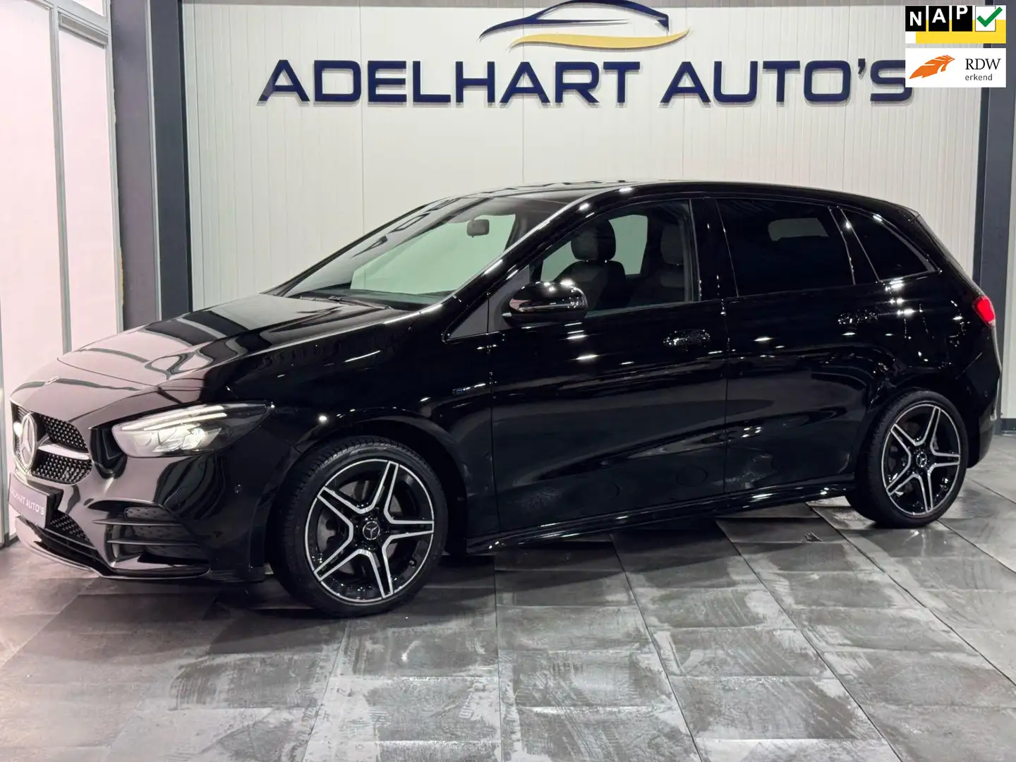 Mercedes-Benz B 250 e Business Solution AMG Limited Automaat / Navigat Zwart - 1