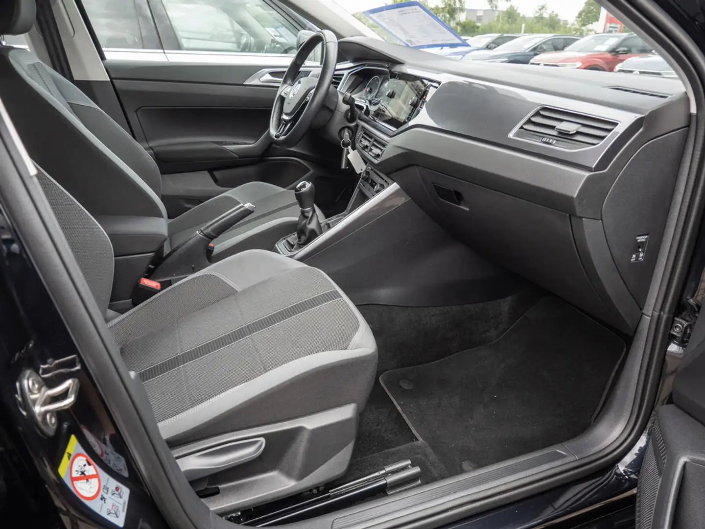 Volkswagen Polo 1.6 TDI Highline KLIMA PDC SHZ NAVI ACC Schwarz - 2