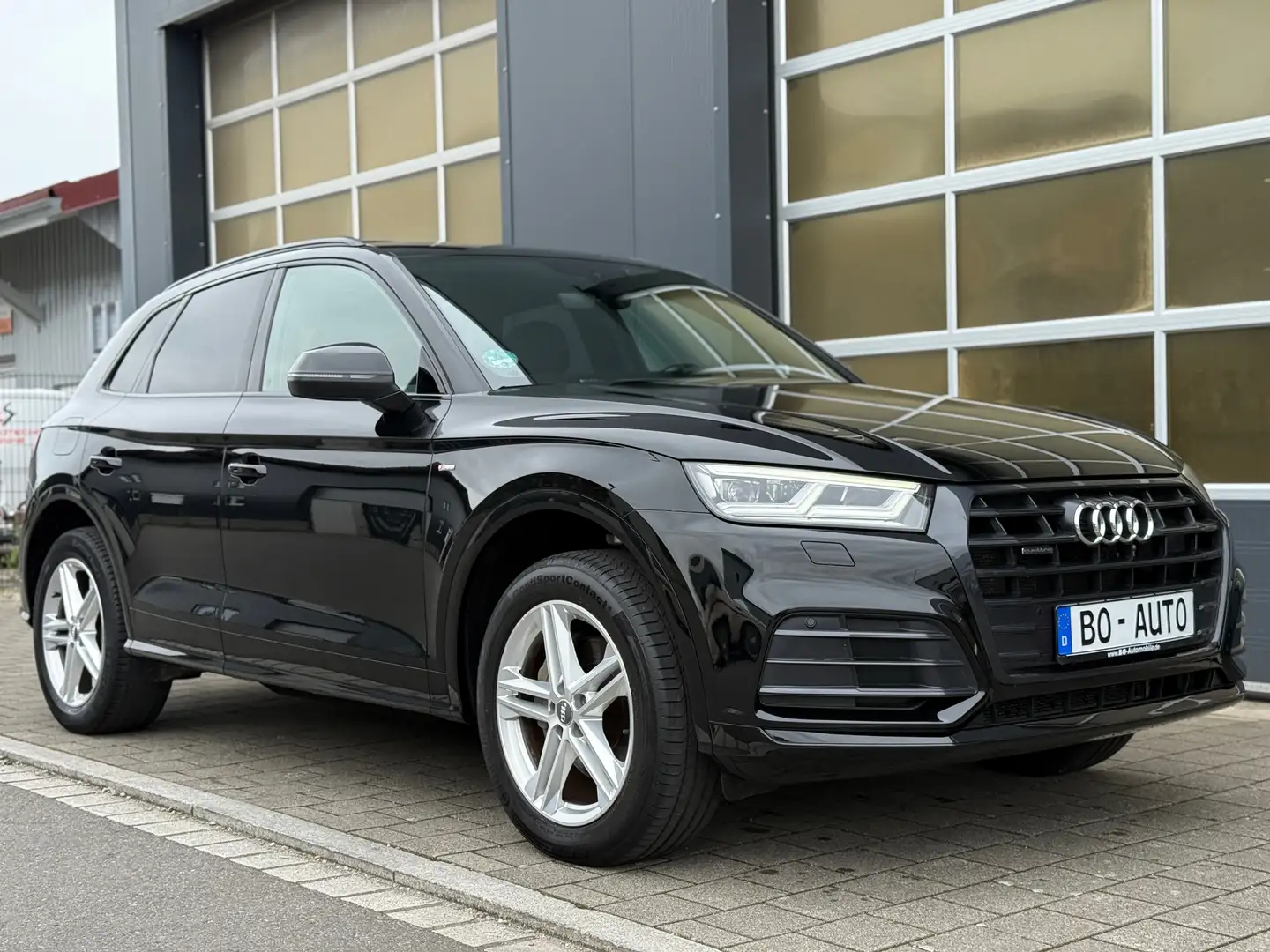 Audi Q5 40 TDI 3x S-LINE PANO AHK Virtual Keyless Leder 19 Schwarz - 1