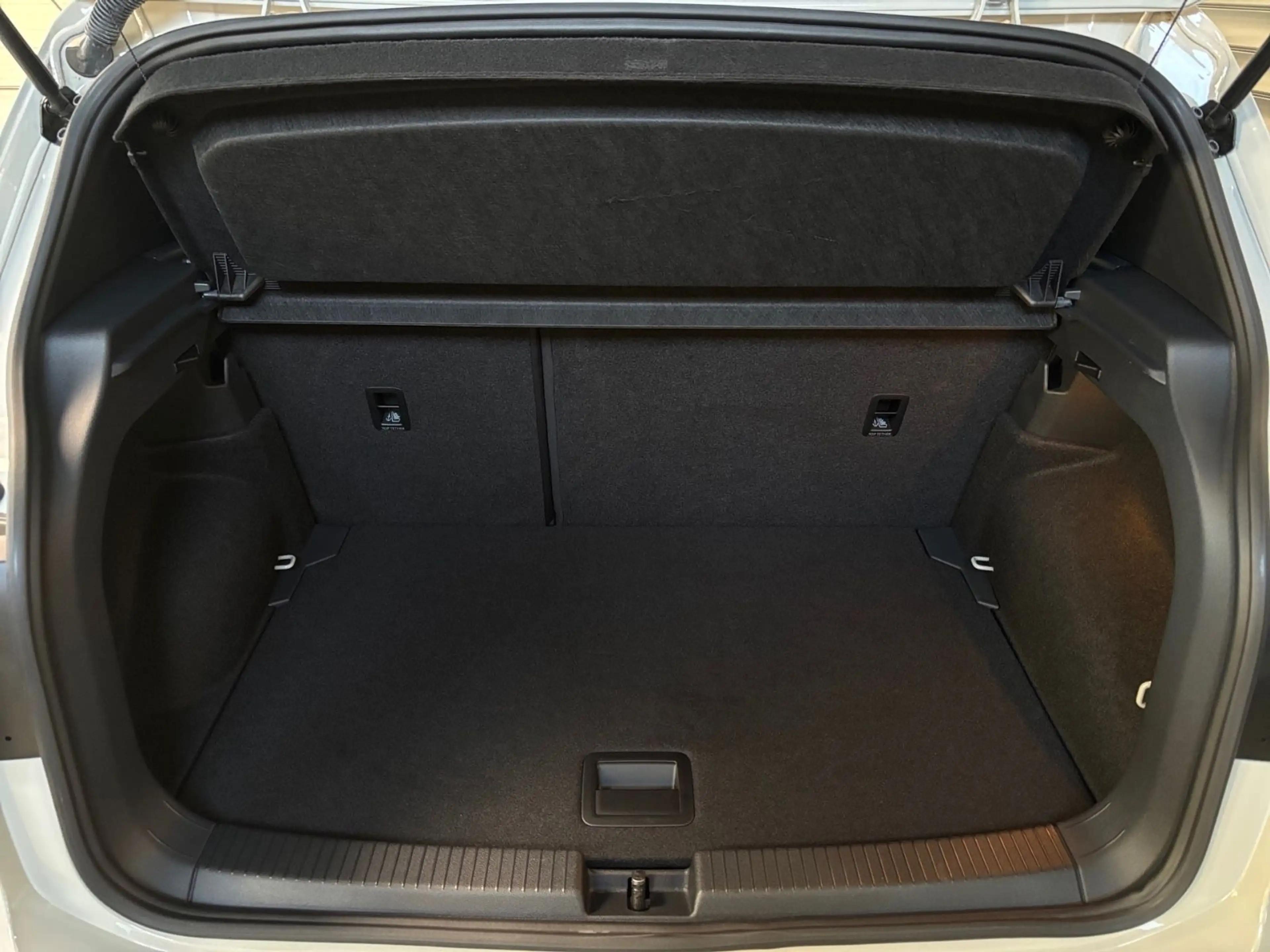 Volkswagen T-Cross 1.0 TSI Goal -- AHK/ Rückfahrkamera — photo 11