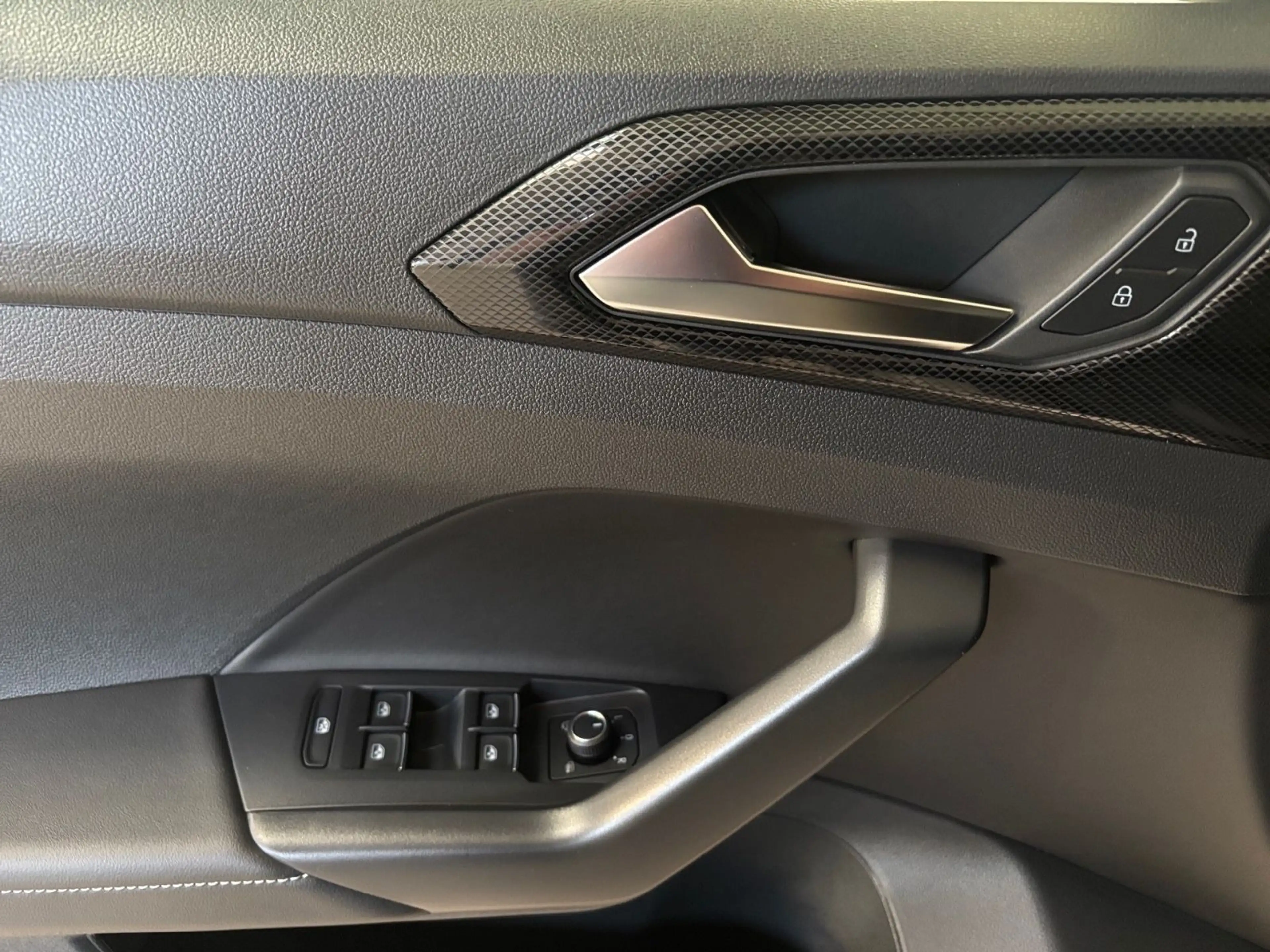 Volkswagen T-Cross 1.0 TSI Goal -- AHK/ Rückfahrkamera — photo 14