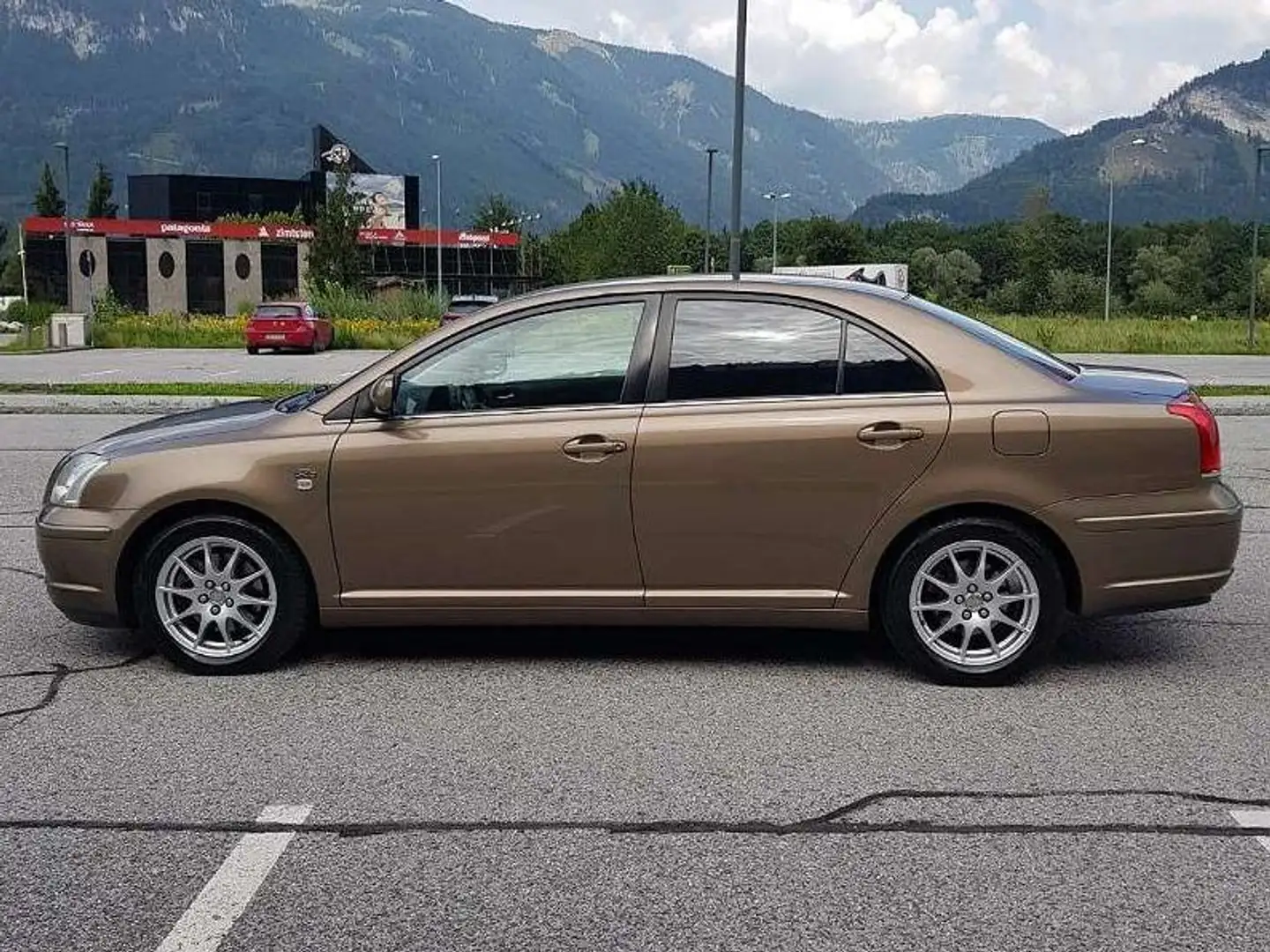 Toyota Avensis Verso Avensis Verso 2,0 D-4D Marrón - 2