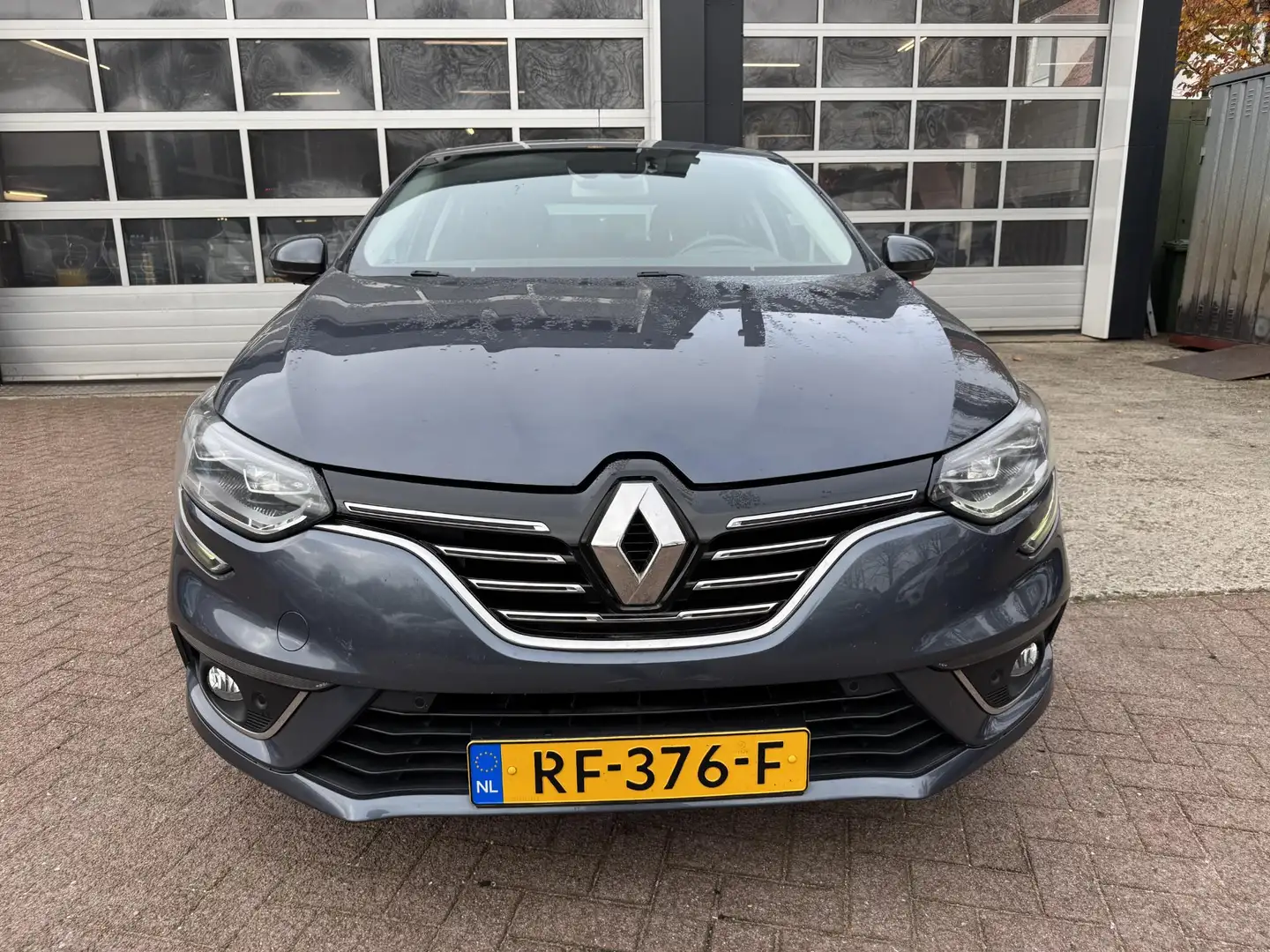 Renault Megane 1.2 TCe 130pk EDC Bose+Trekhaak!! Grijs - 2