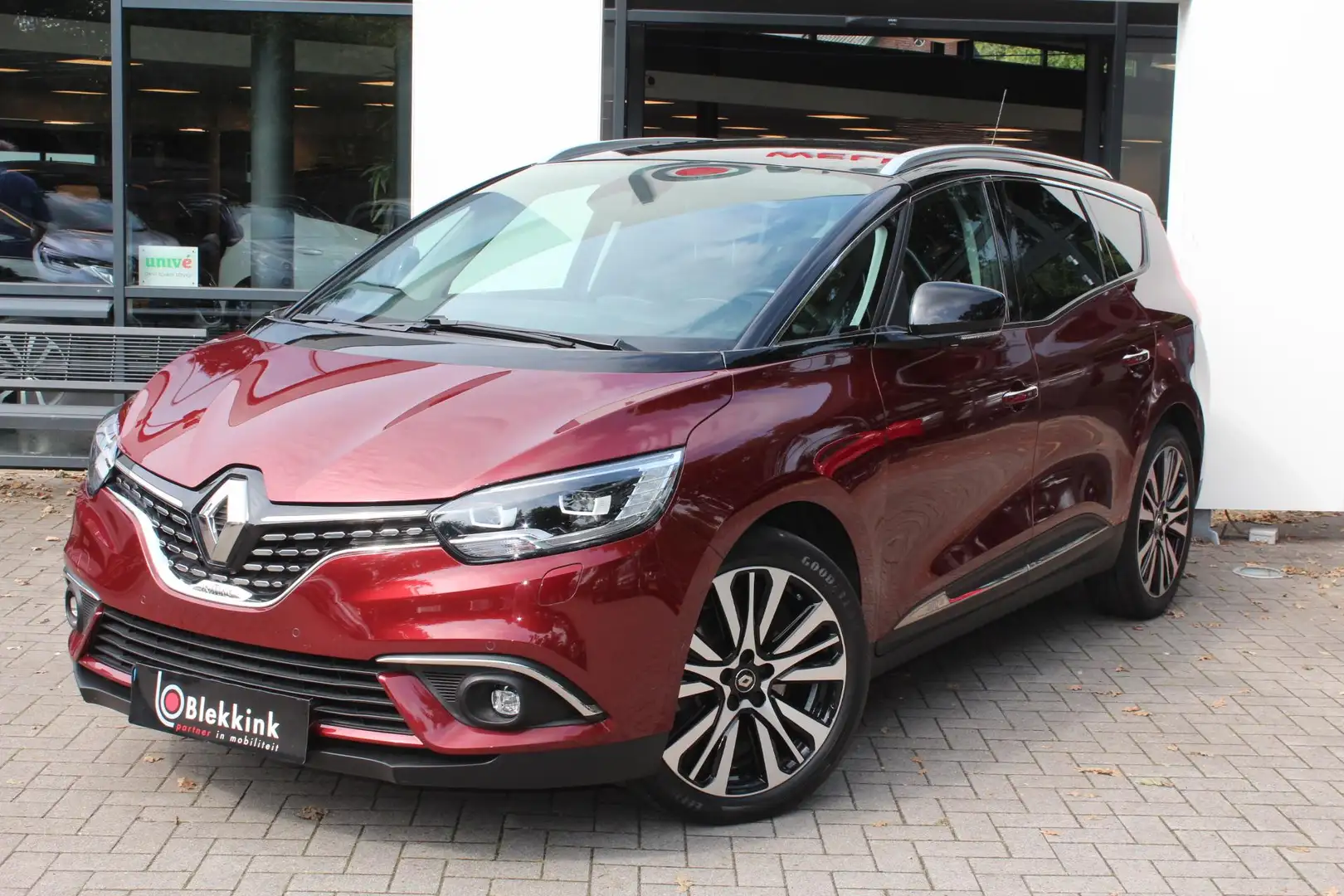 Renault Grand Scenic 1.3 TCe 160 EDC Iniatiale Paris Automaat Red - 1