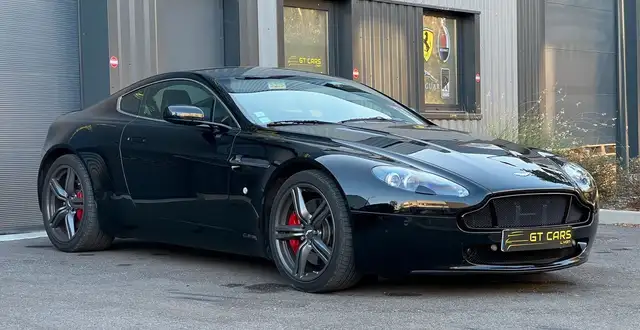 Aston Martin V8 4,7 L en boîte mécanique clé cristal volant multifonctions régulateur de vitesse