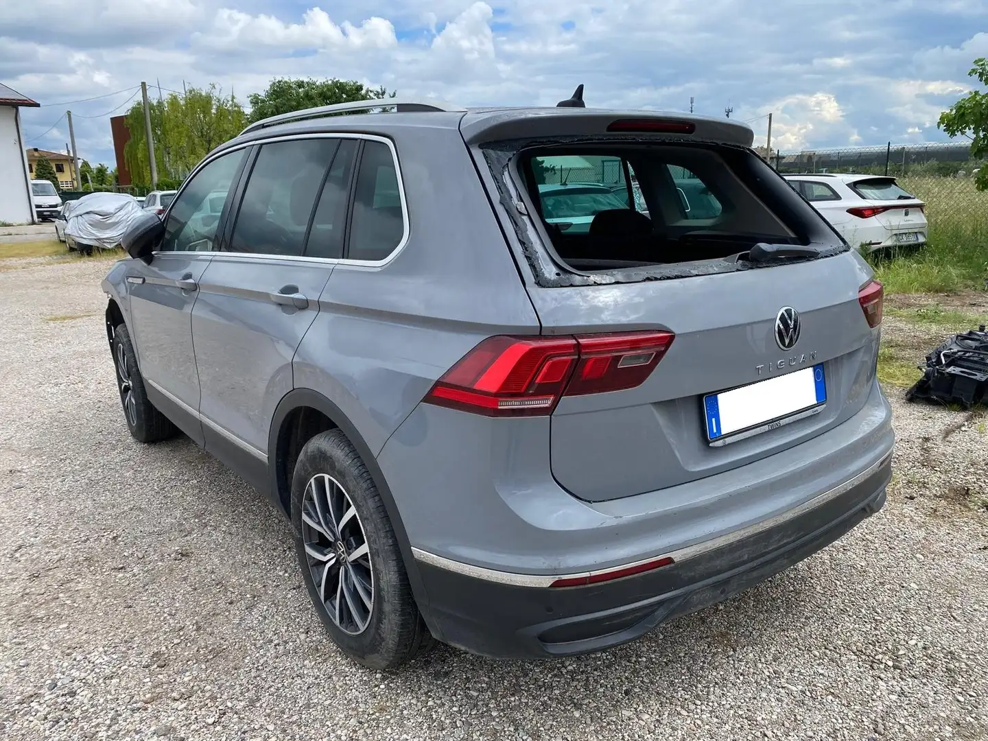 Volkswagen Tiguan 1.5 tsi Life 150cv NO ENGINE Gris - 1