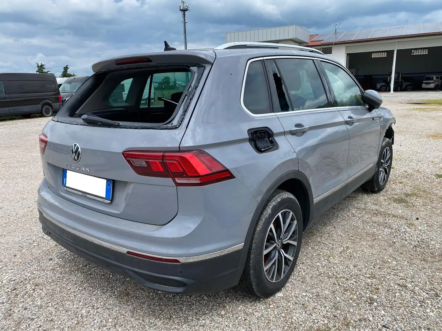 Volkswagen Tiguan 1.5 tsi Life 150cv NO ENGINE - NO EXPORT Gris - 2