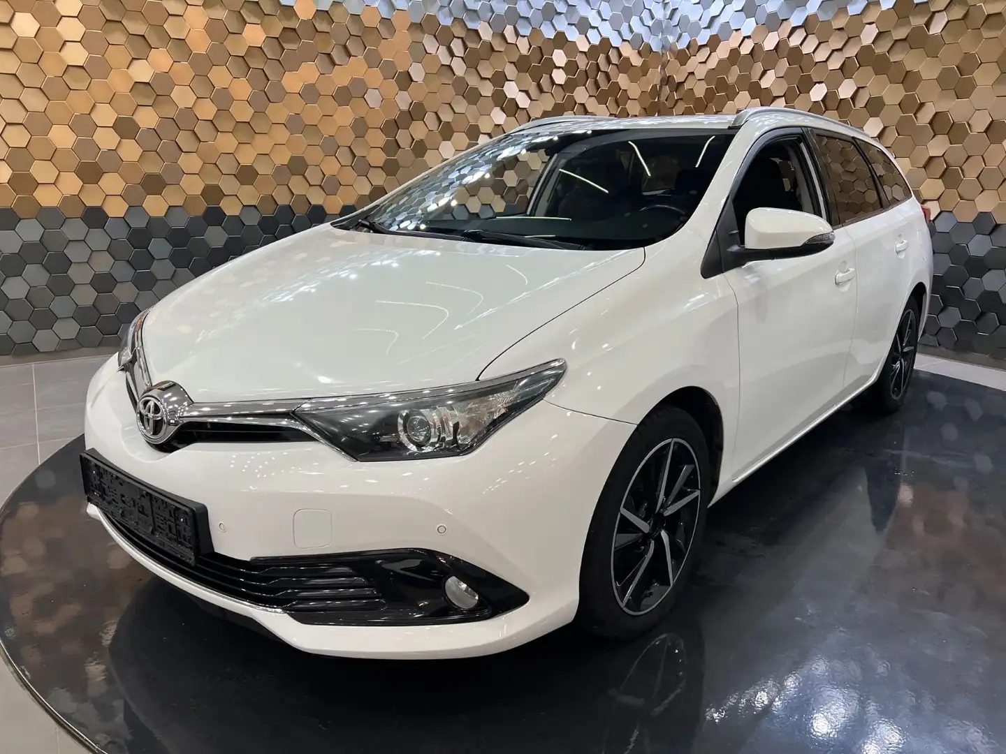 Toyota Auris Edition-S+ Blanc - 1