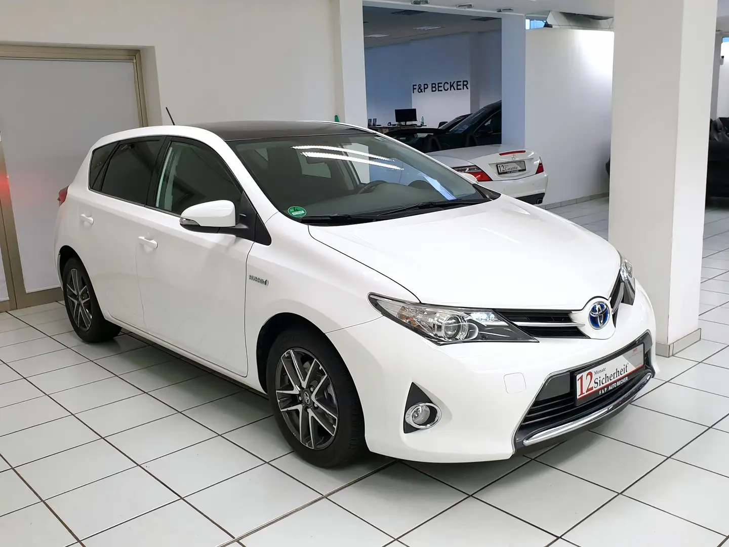 Toyota Auris 1.8 VVT-i Hybrid Automatik Life+ 2.Hand Scheckheft Weiß - 2