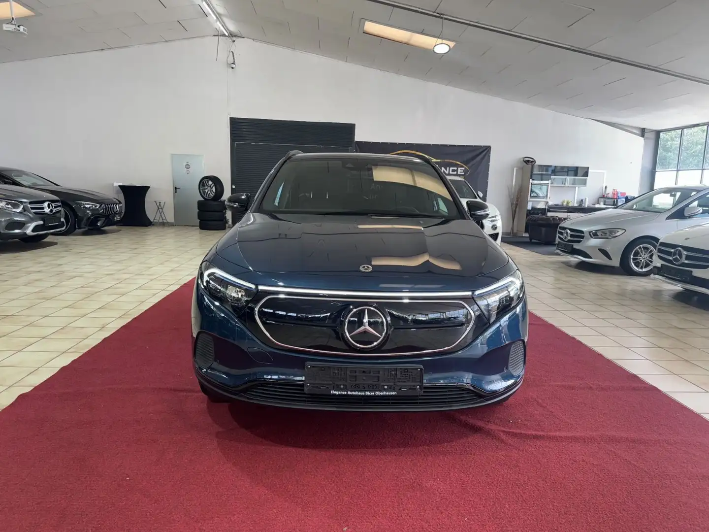 Mercedes-Benz EQA 250 Blau - 2