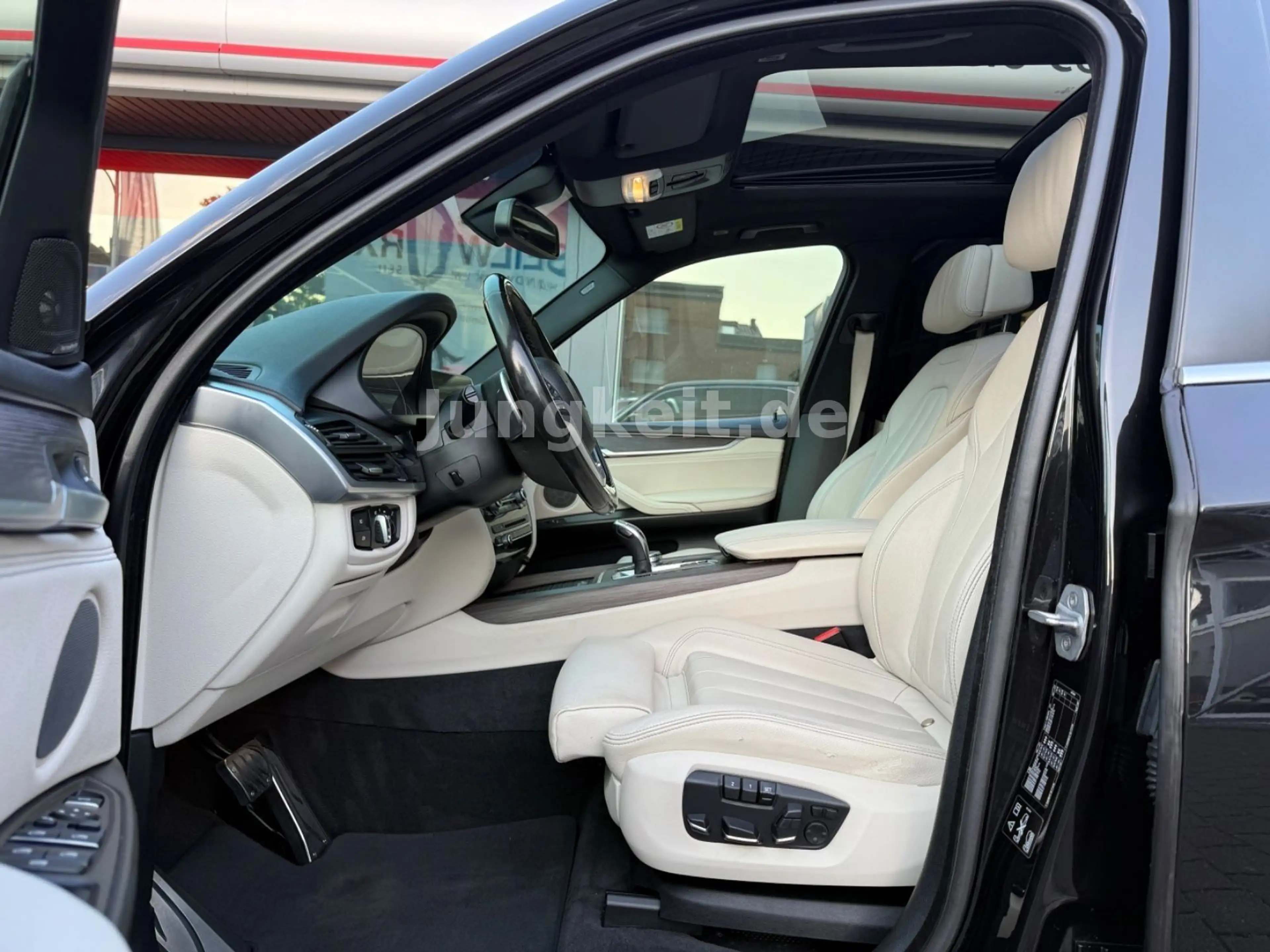 BMW X5 xDrive 40 d *Panorama*R-Kamera* — photo 12