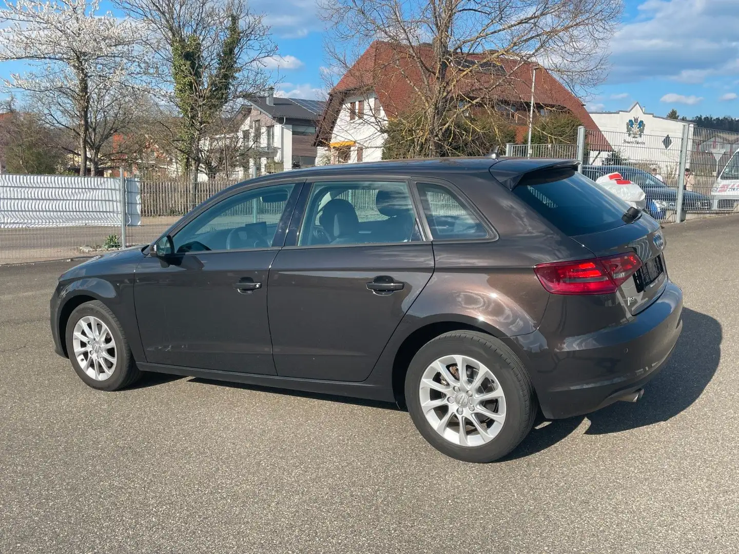 Audi A3 Sportback 1.6 TDI Navi*Kliaut*PDC*SHZ*MFL*Alu Grau - 2