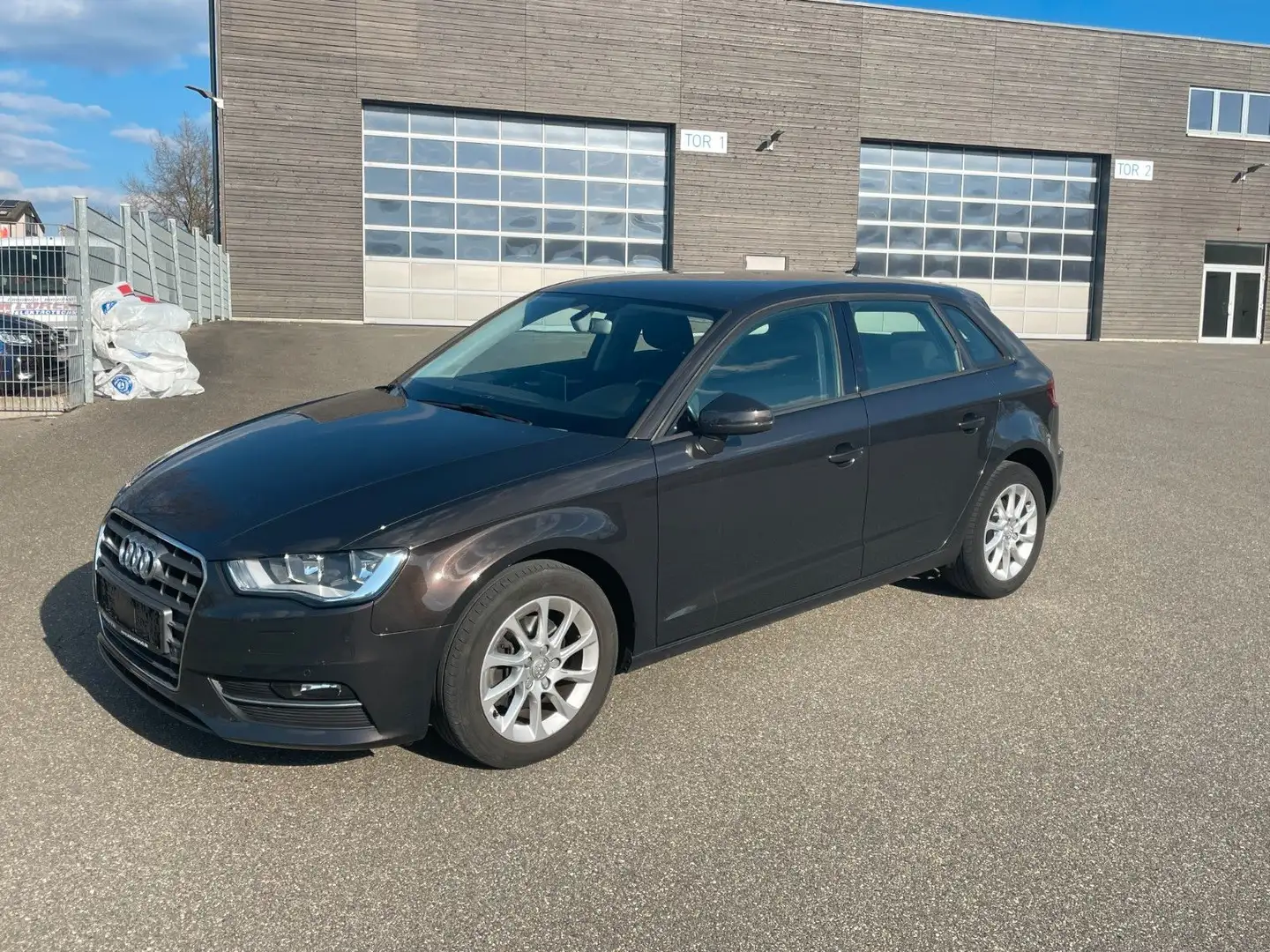 Audi A3 Sportback 1.6 TDI Navi*Kliaut*PDC*SHZ*MFL*Alu Grau - 1