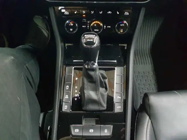 Skoda Superb view 10