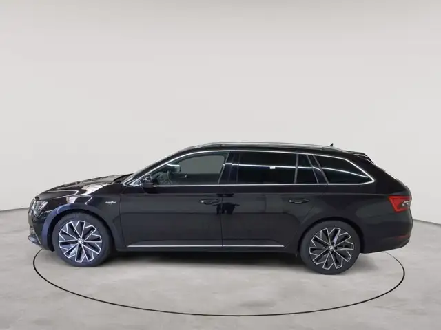 Skoda Superb view 6