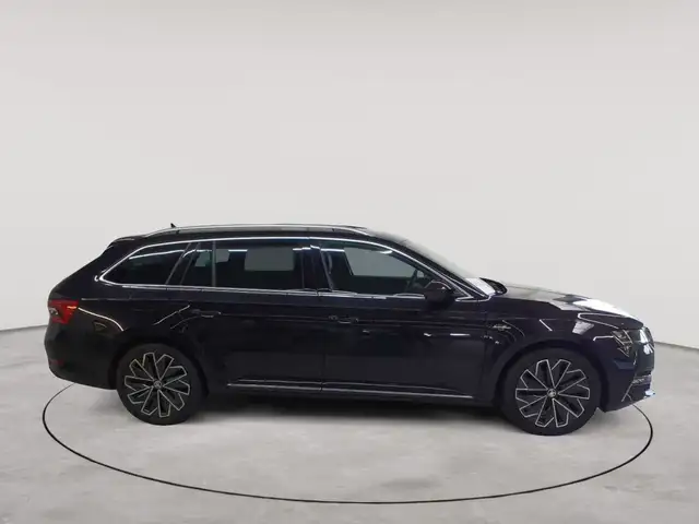 Skoda Superb view 3