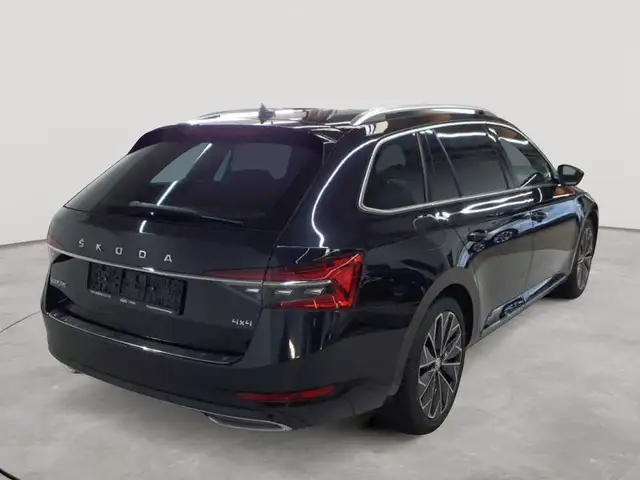 Skoda Superb view 4