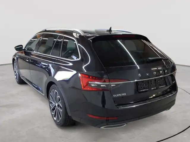 Skoda Superb view 5