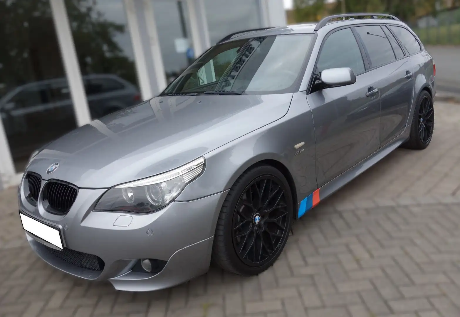 BMW 530 Baureihe 5 Touring 530d xDrive M Paket Grijs - 1