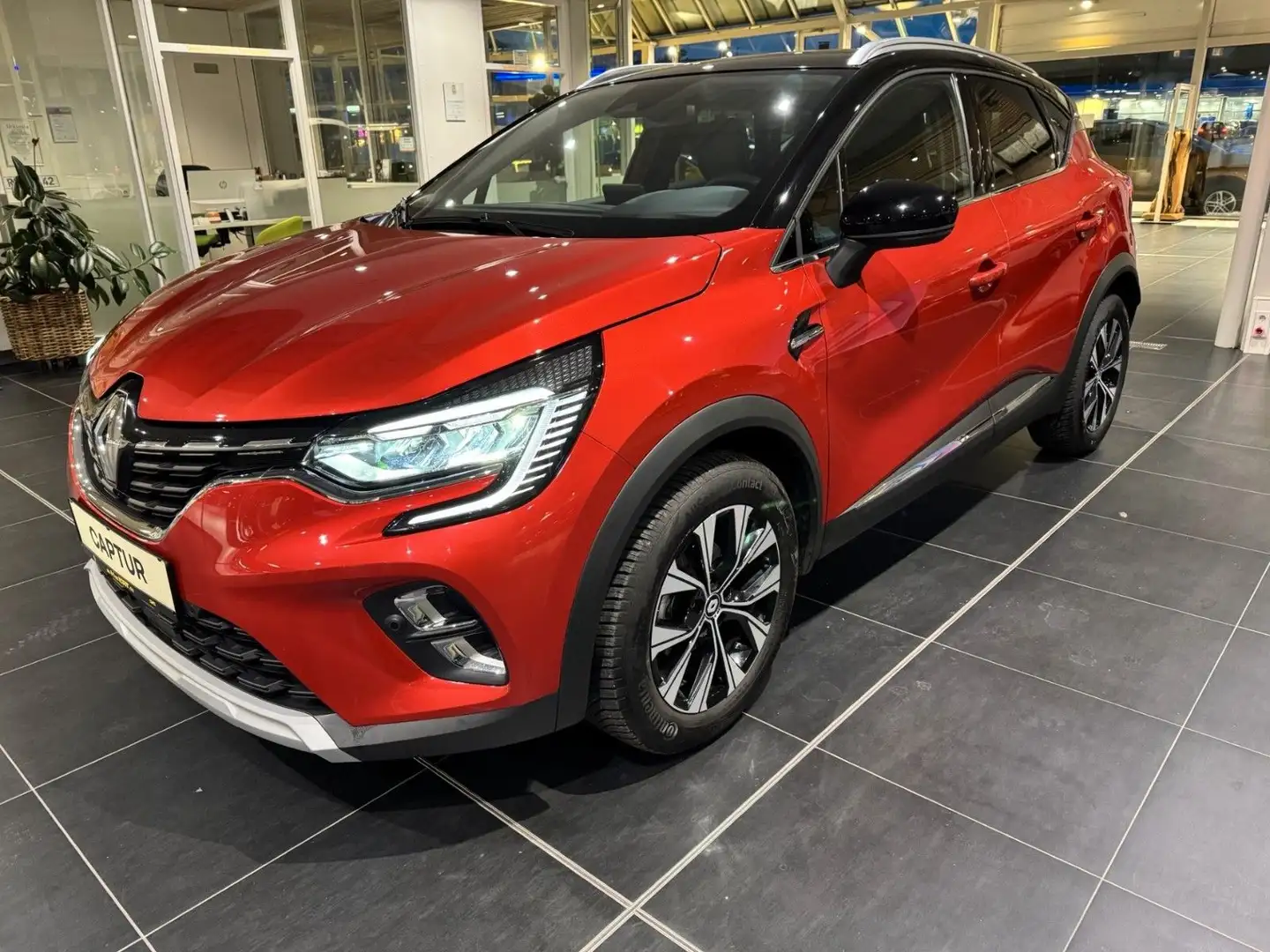 Renault Captur II Techno TCe140 "AUTOMATIK" Schwarz - 1