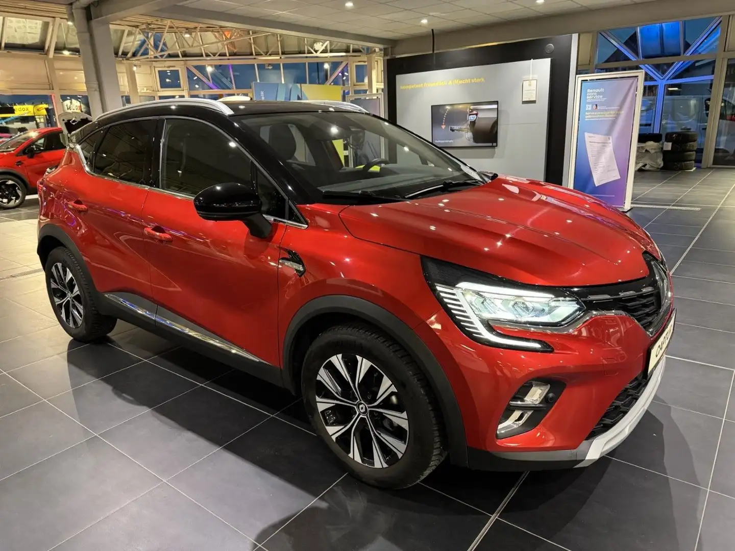 Renault Captur II Techno TCe140 "AUTOMATIK" Schwarz - 2