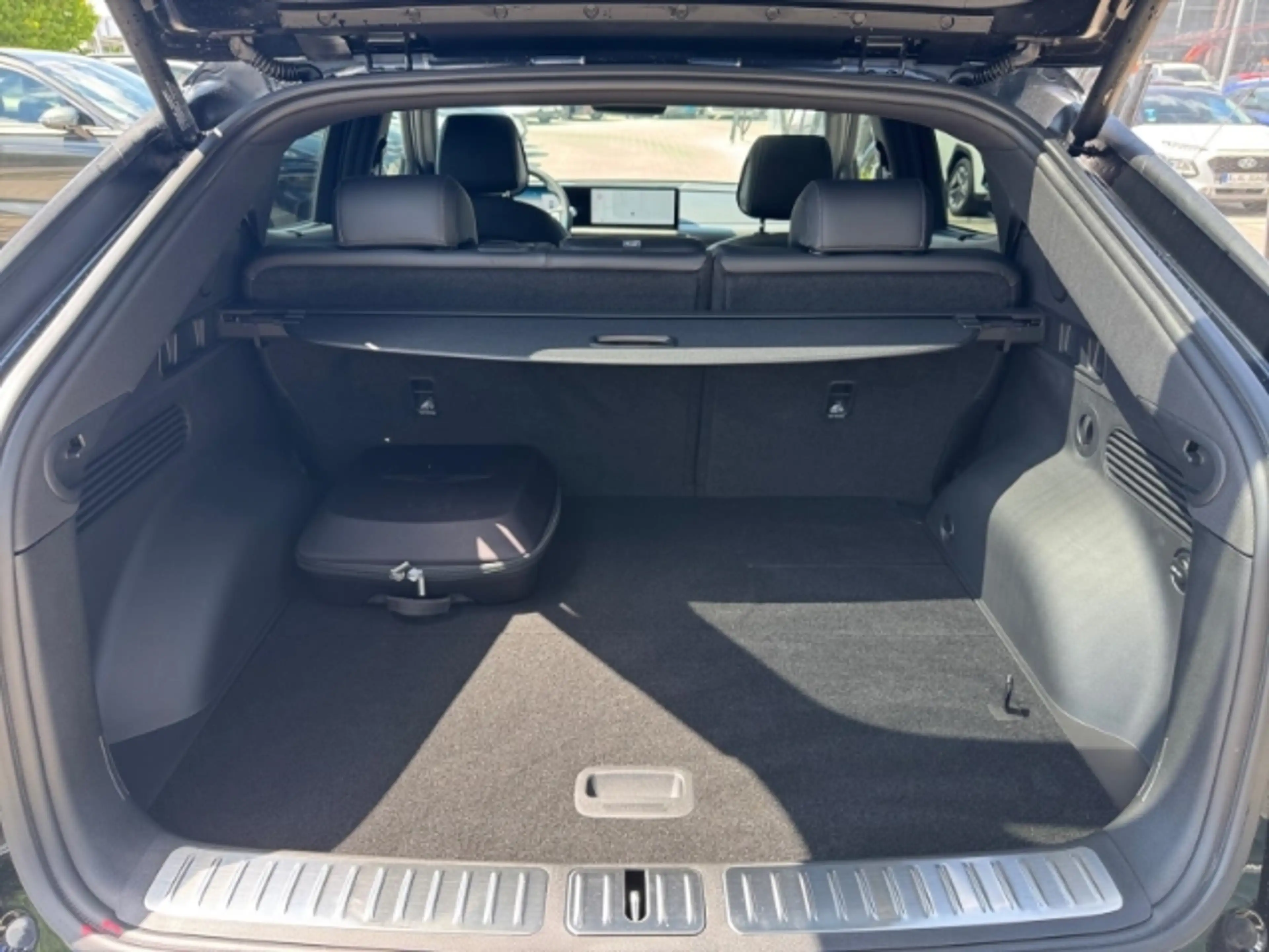 Genesis GV60 Sport Elektro 4WD Sportpaket Panorama Memory Sitze — photo 12