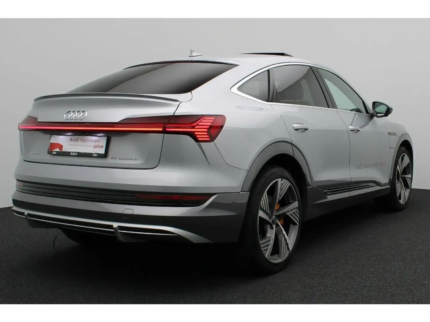 Audi e-tron Sportback S line 55 quattro 300,00 kW Zilver - 2