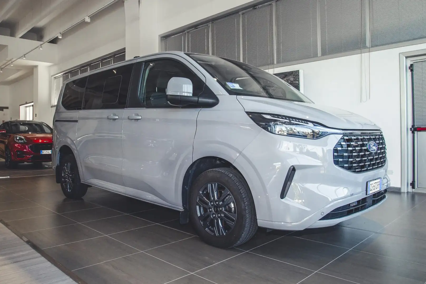 Ford Tourneo Custom Tourneo Custom 320 2.0 EcoBlue 170CV aut. PC Tita Gris - 2