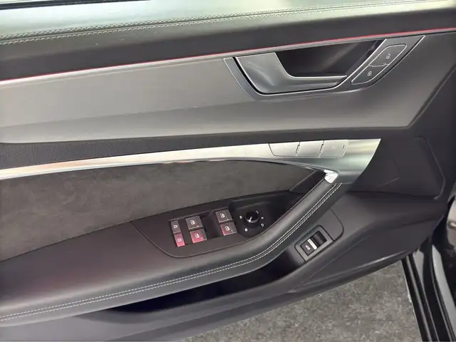 Audi S6 view 13