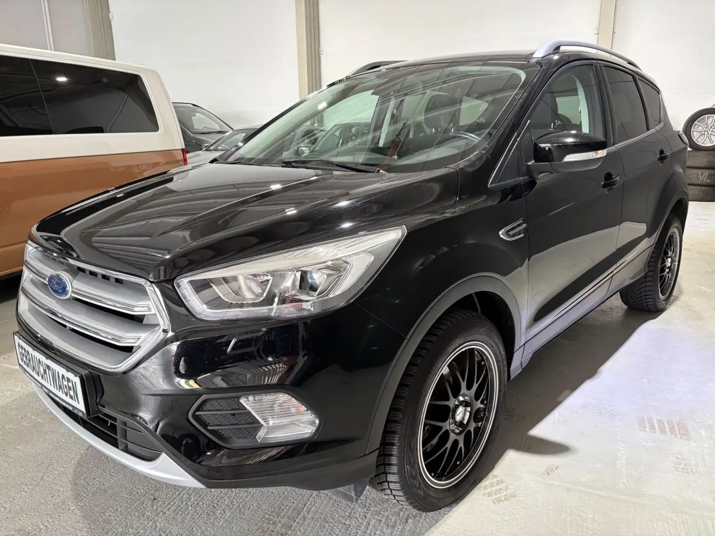 Ford Kuga 2.0 TDCi Cool & Connect*AHK*Navi*Klimaaut.* Schwarz - 1