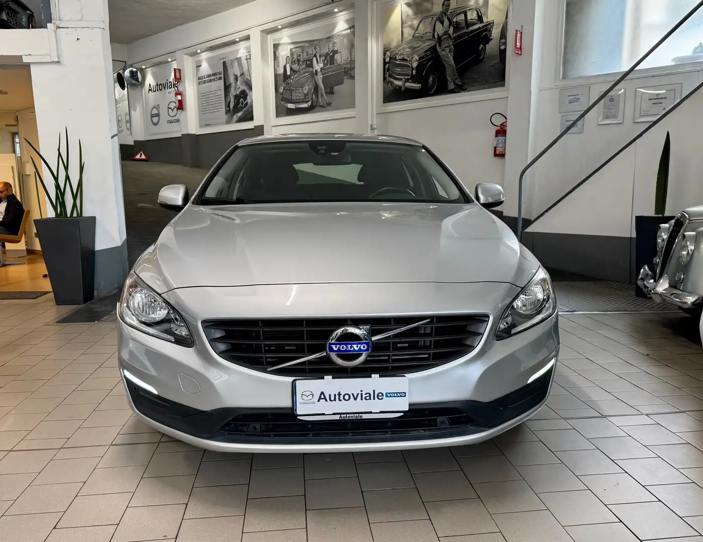 Volvo V60 V60 2.0 d3 Business geartronic Zilver - 2