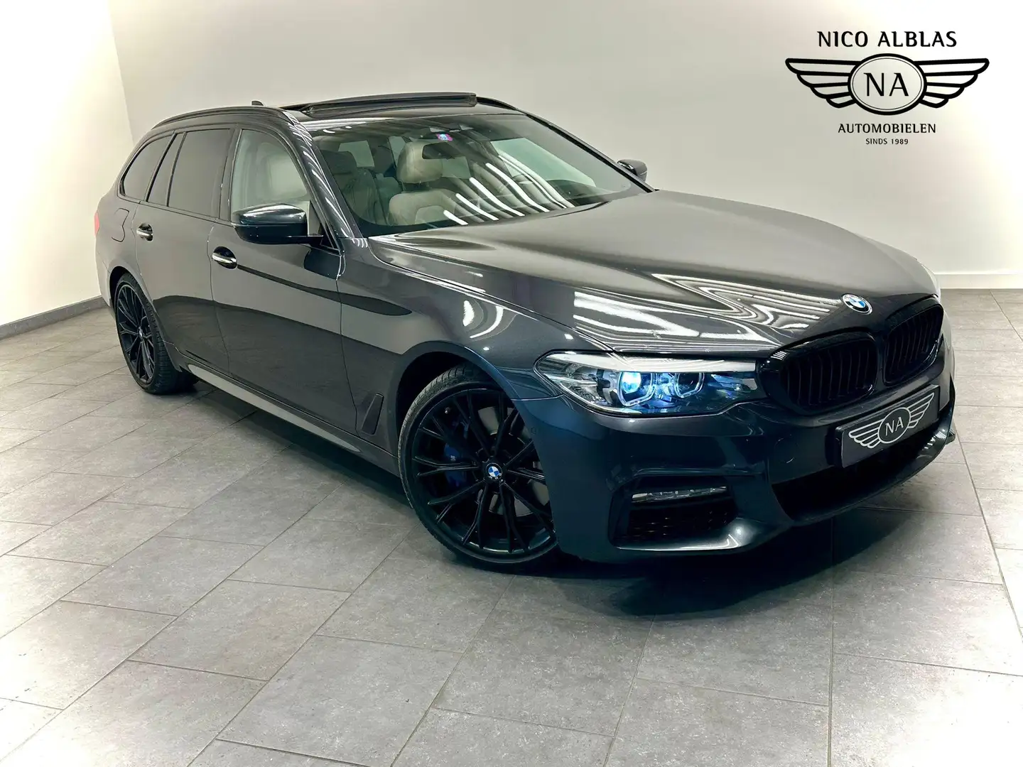 BMW 540 5-serie Touring 540i xDrive High Exe. M-Sport Grijs - 1
