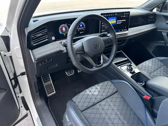 Volkswagen Tiguan view 12