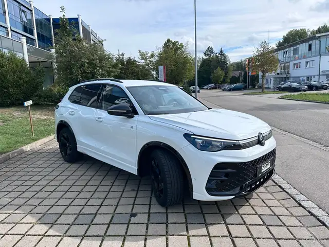 Volkswagen Tiguan view 8
