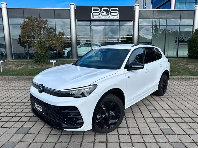 Volkswagen Tiguan view 2