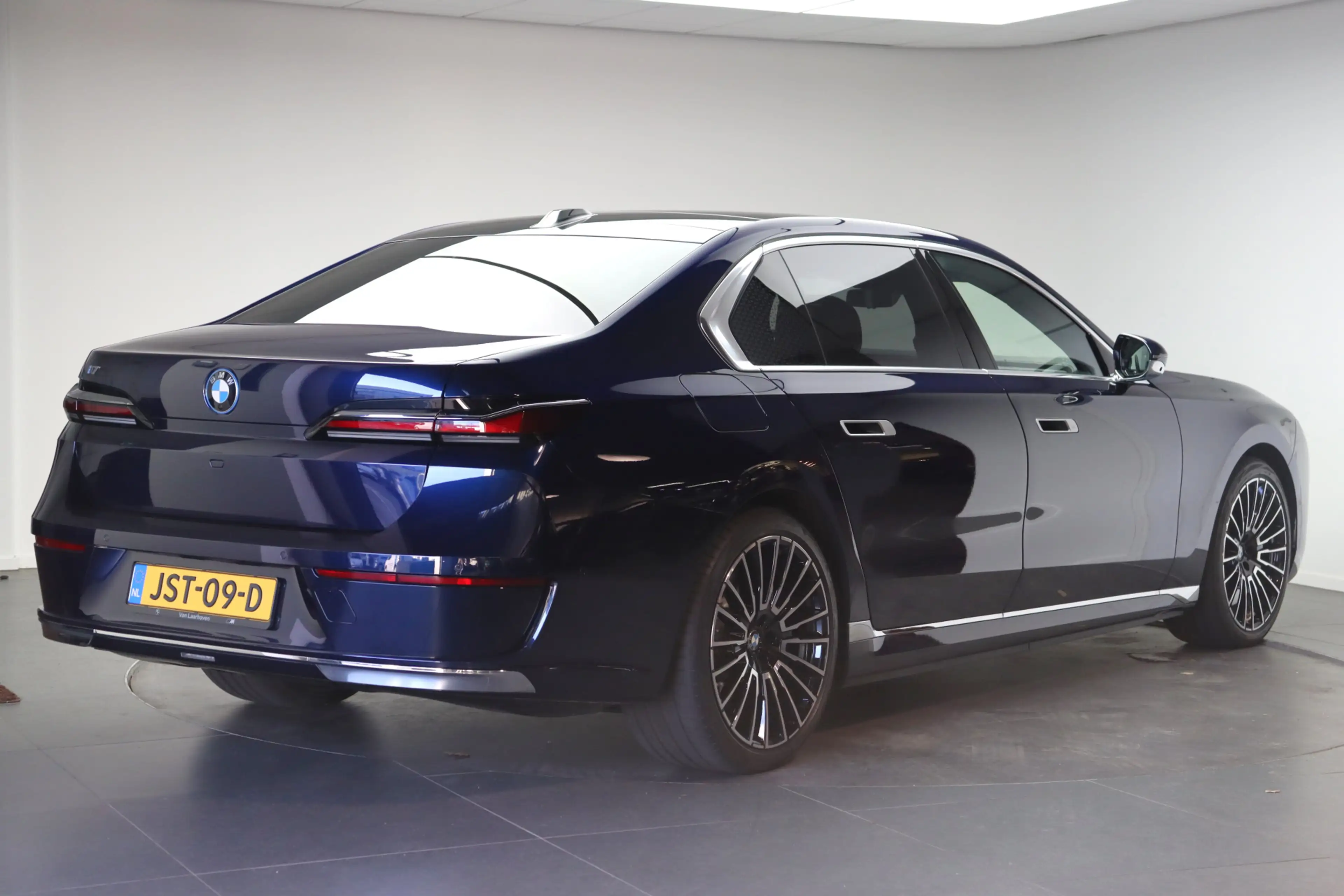 BMW i7 eDrive50 High Executive / Panoramadak / Stoelventi — photo 4