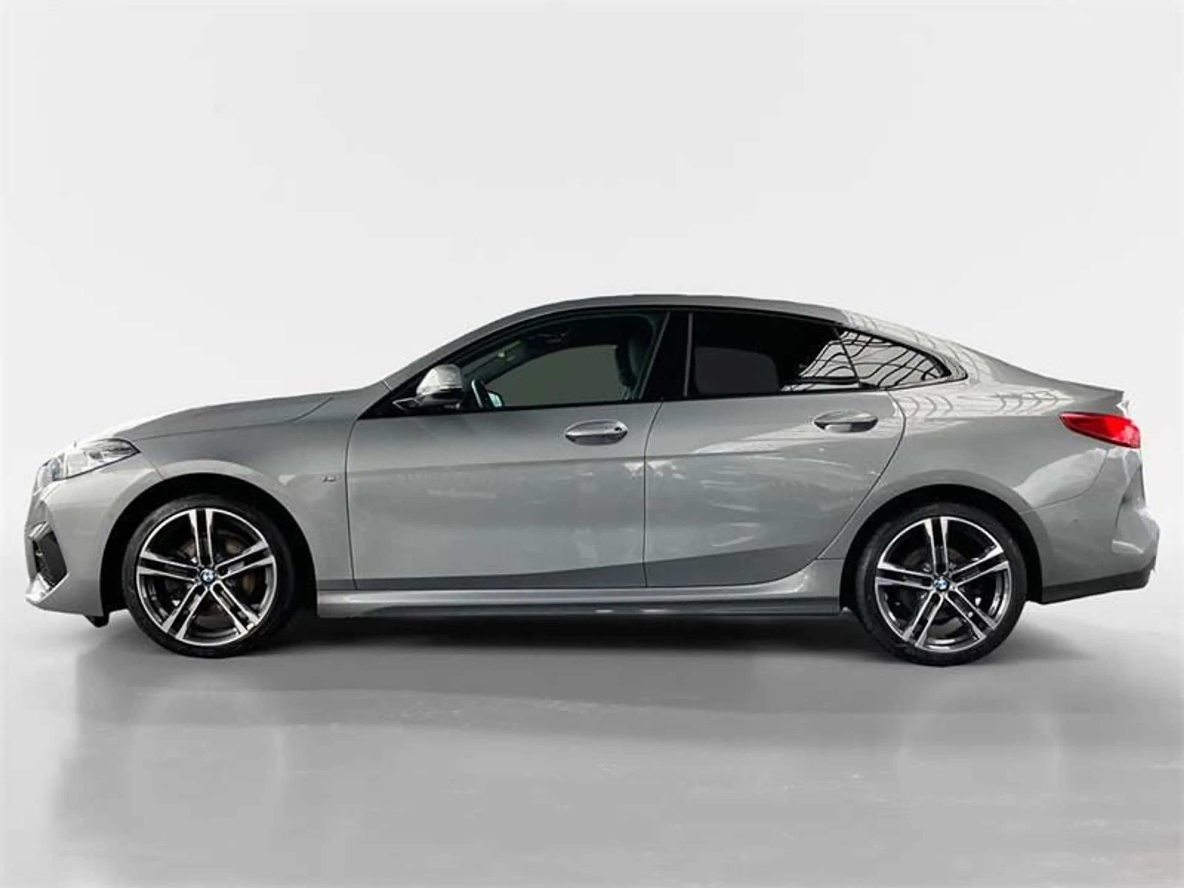 BMW 218 M Sport — photo 10