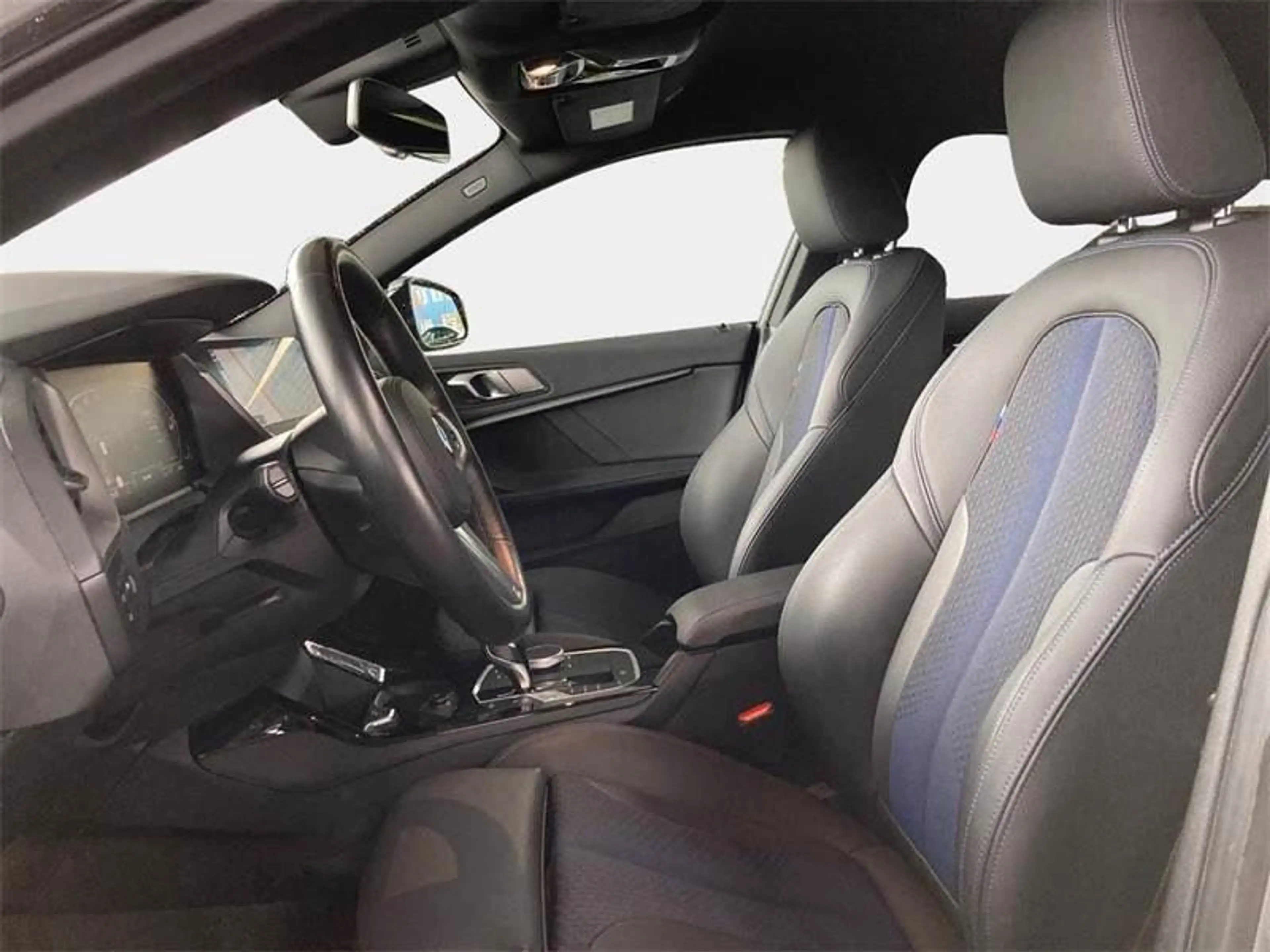 BMW 218 M Sport — photo 14